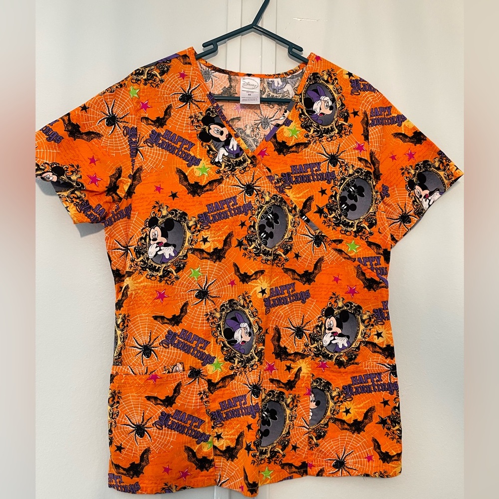 🧡💜New Disney Mickey & Minnie Happy Halloween Scrub top size medium💜🧡